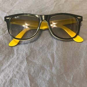 Ray Ban Wayfarers - Made in Italy!  RB2140 1000/32 54 18 2N